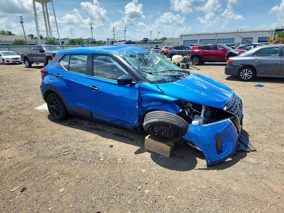 2021 NISSAN KICKS S 4