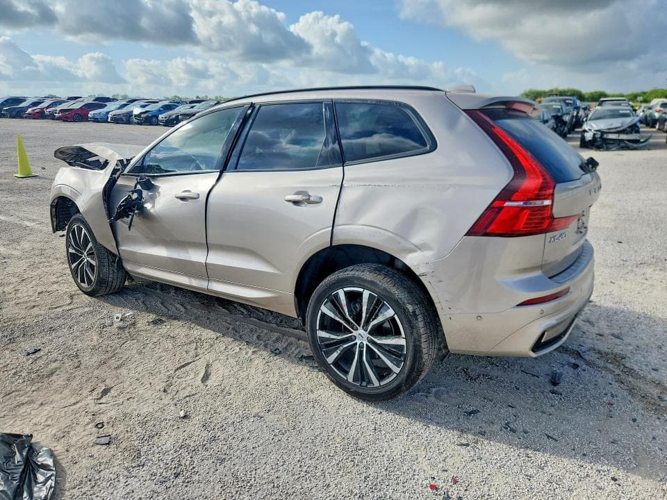 2025 VOLVO XC60 PLUS 2