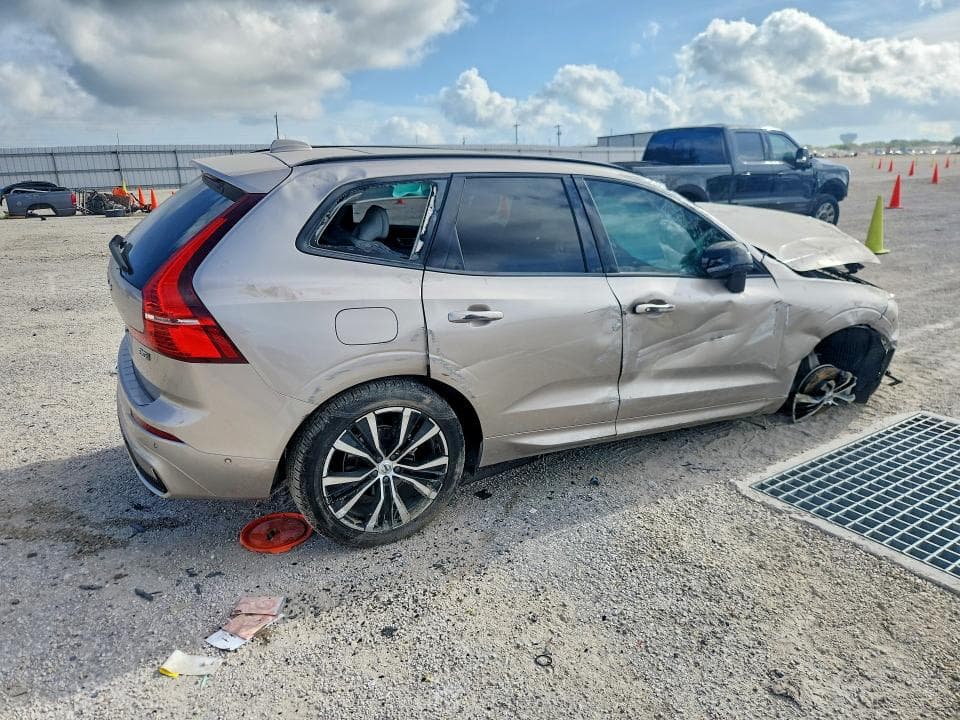 2025 VOLVO XC60 PLUS 3