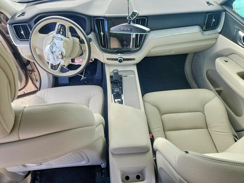 2025 VOLVO XC60 PLUS 8