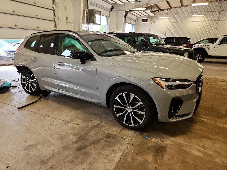 2025 VOLVO XC60 PLUS PLUS 4