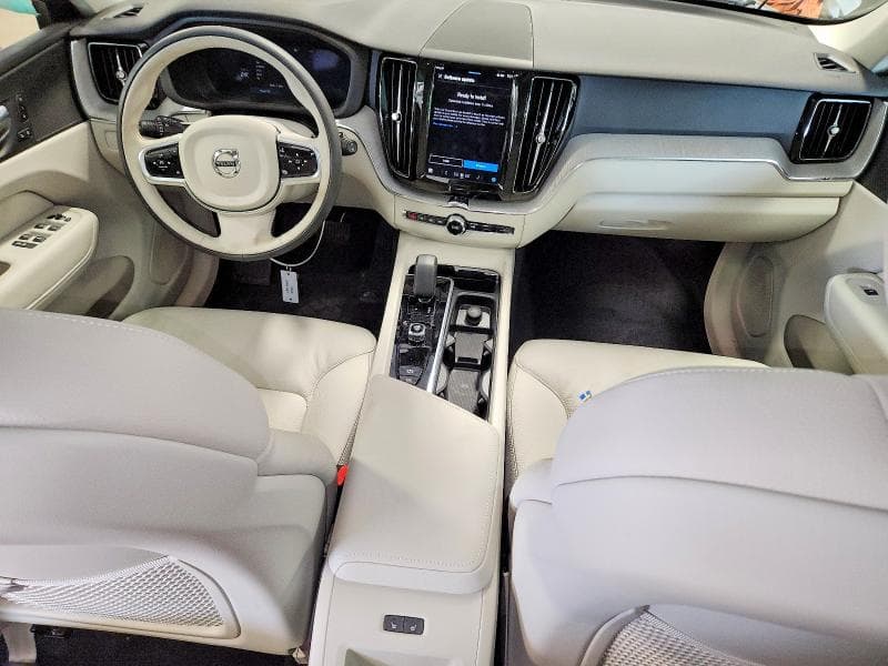 2025 VOLVO XC60 PLUS PLUS 8