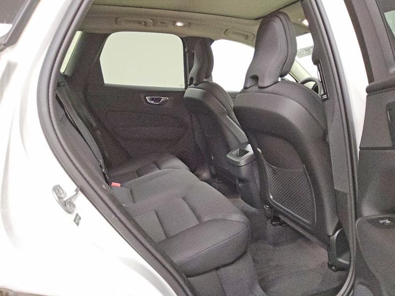 2026 VOLVO XC60 PLUS 11
