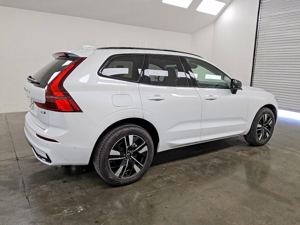 2026 VOLVO XC60 PLUS 3