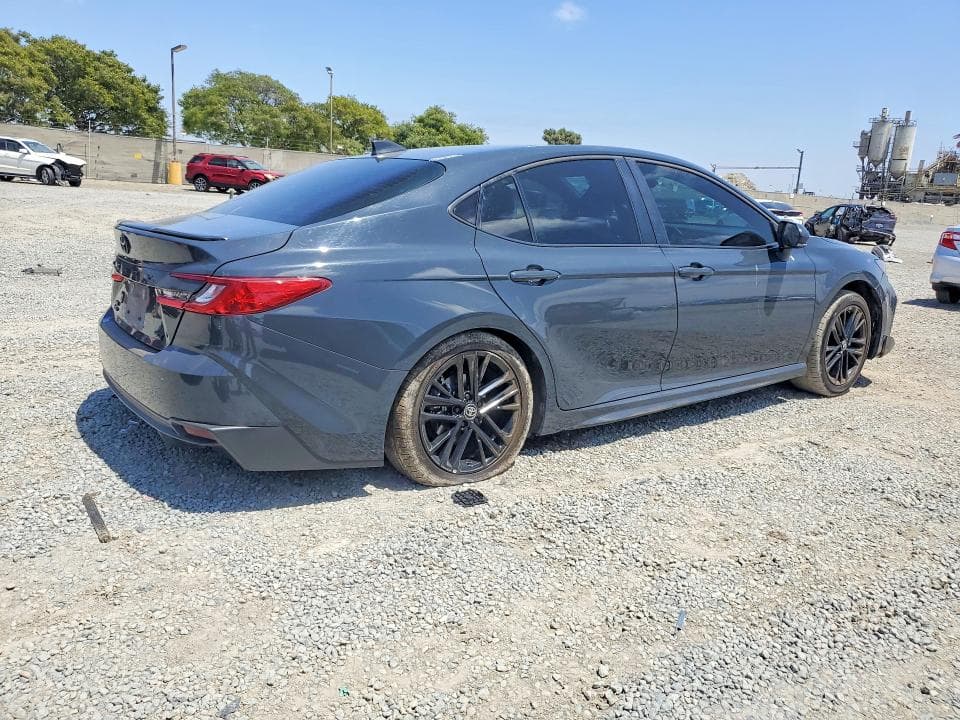 2025 TOYOTA CAMRY SE 3
