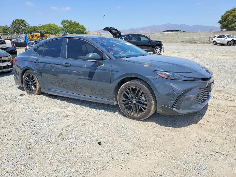 2025 TOYOTA CAMRY SE 4