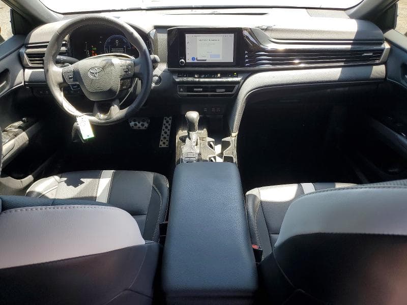 2025 TOYOTA CAMRY SE 8