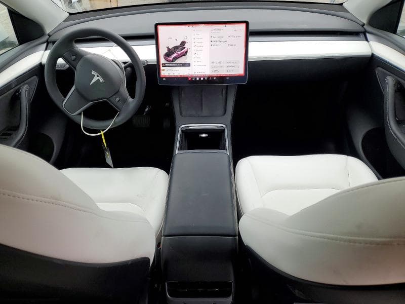 2024 TESLA MODEL Y 8