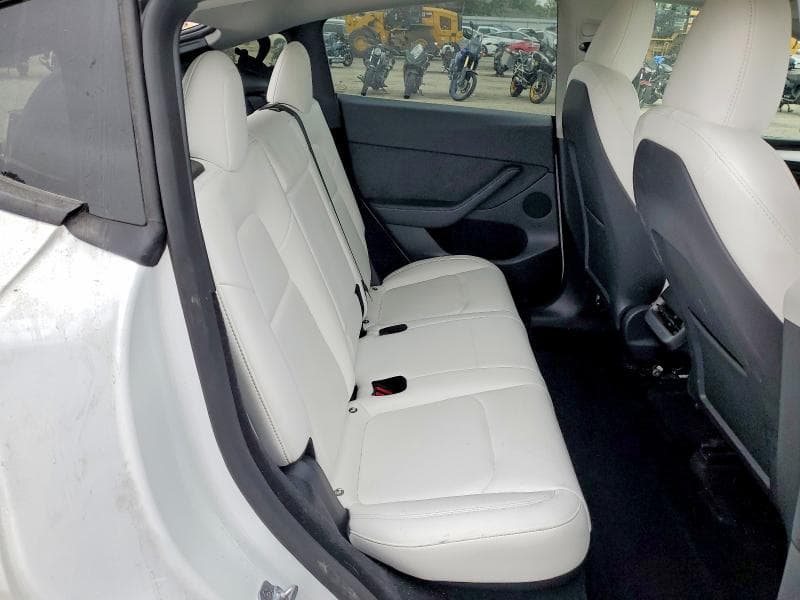 2024 TESLA MODEL Y 10