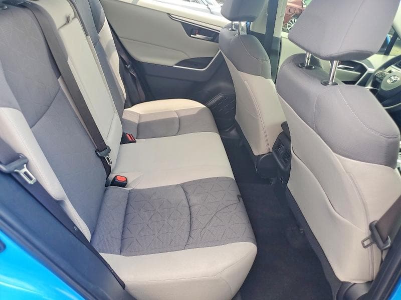 2019 TOYOTA RAV4 XLE 11