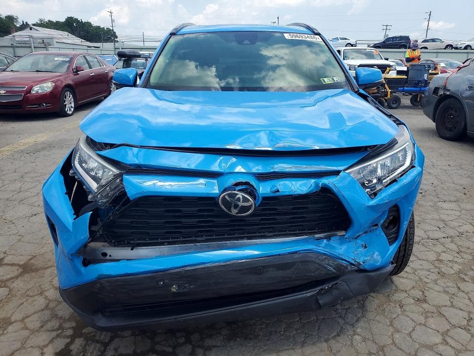 2019 TOYOTA RAV4 XLE 5