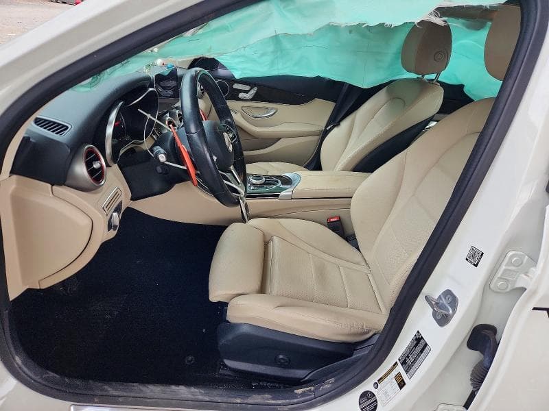 2019 MERCEDES-BENZ C 300 7