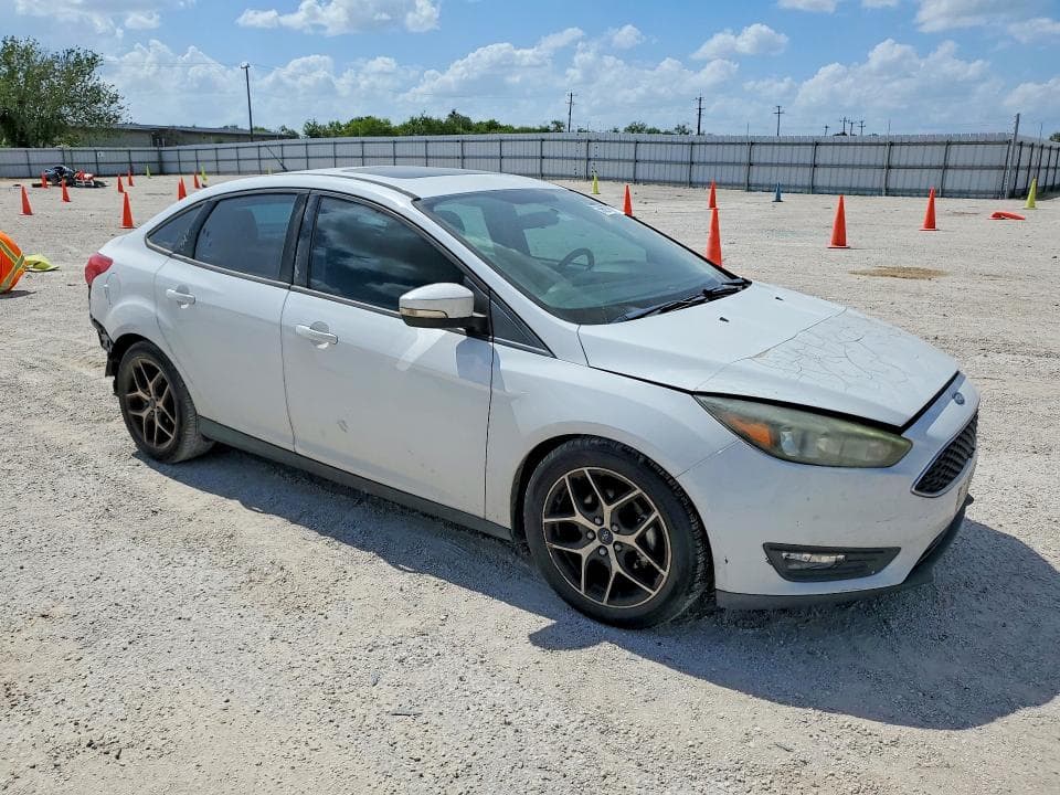 2017 FORD FOCUS SEL 4