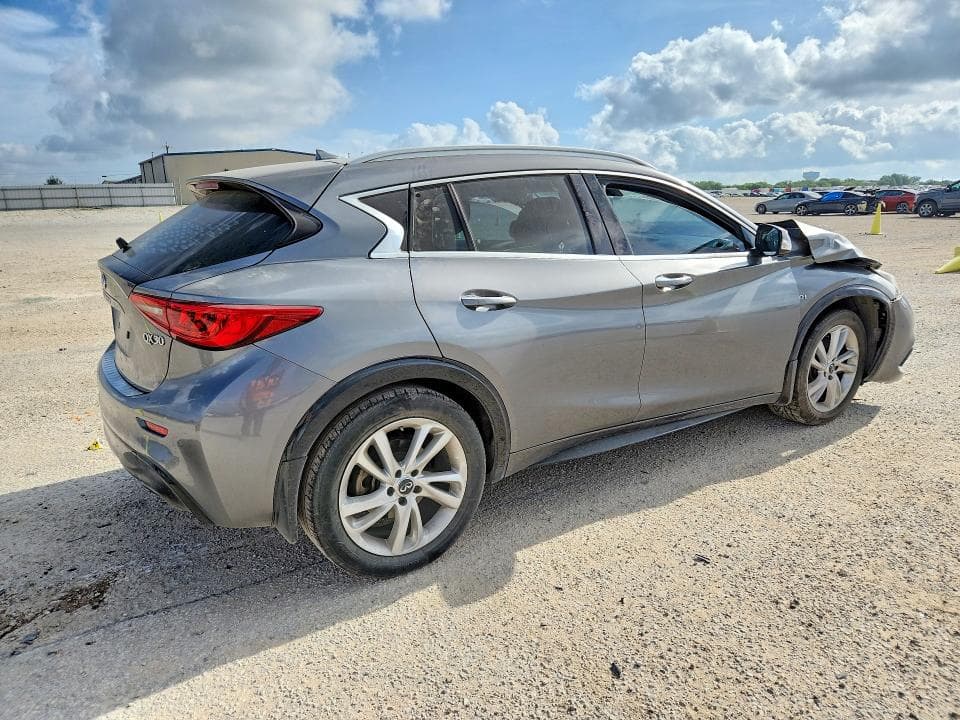 2019 INFINITI QX30 LUXE 3