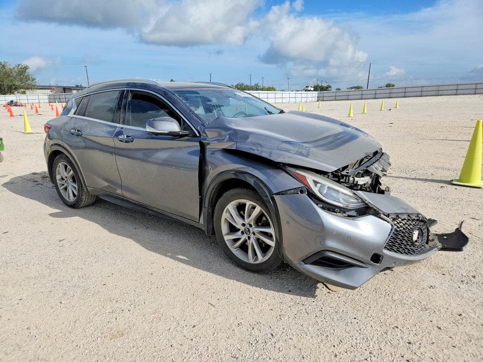 2019 INFINITI QX30 LUXE 4