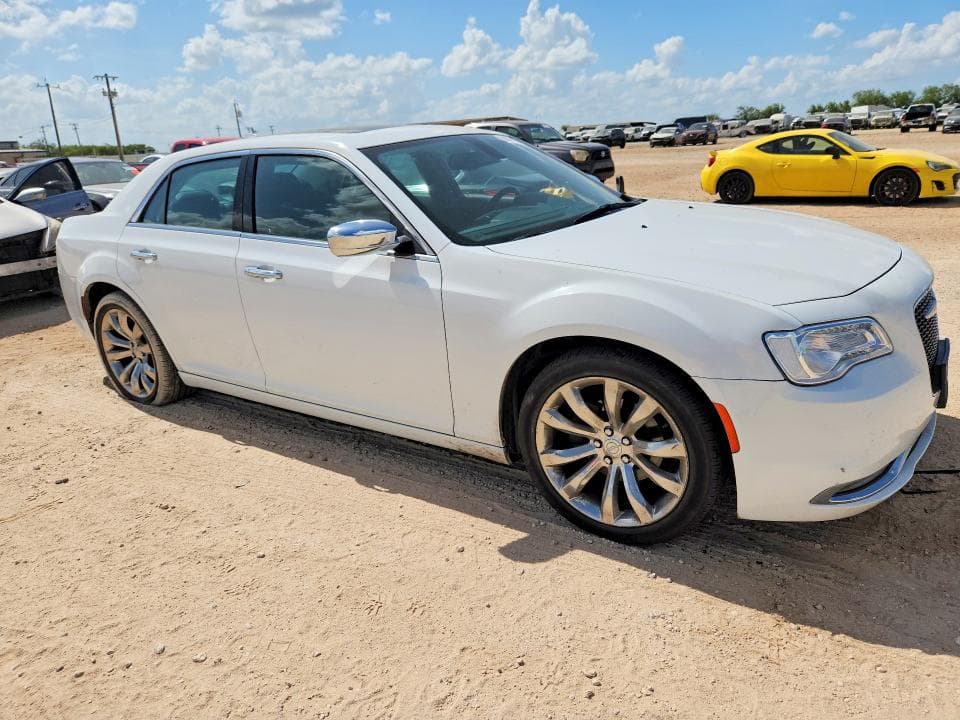 2019 CHRYSLER 300 LIMITED 4