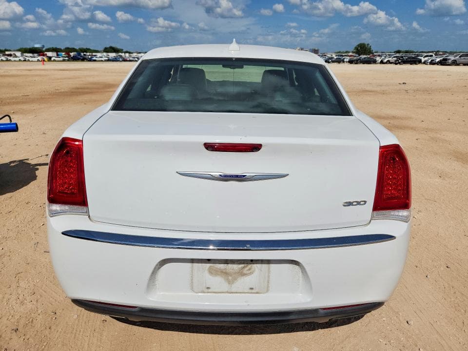 2019 CHRYSLER 300 LIMITED 6