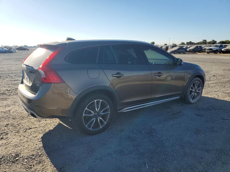 2017 VOLVO V60 CROSS COUNTRY PREMIER 3