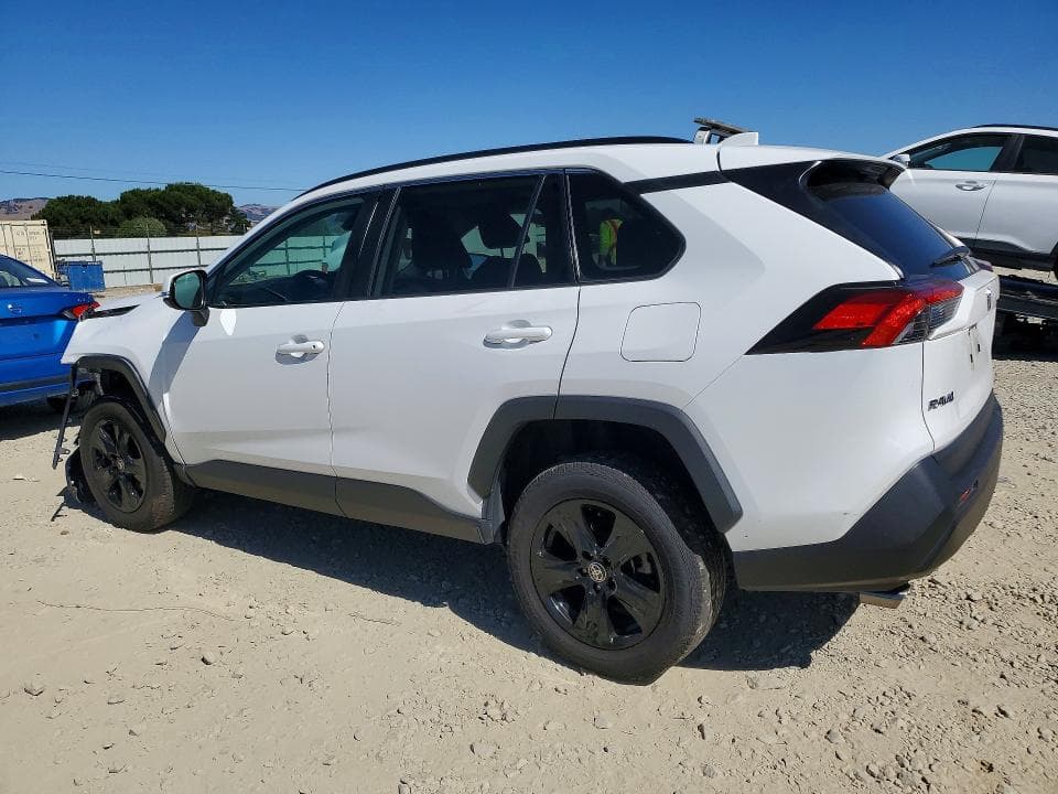 2022 TOYOTA RAV4 XLE 2