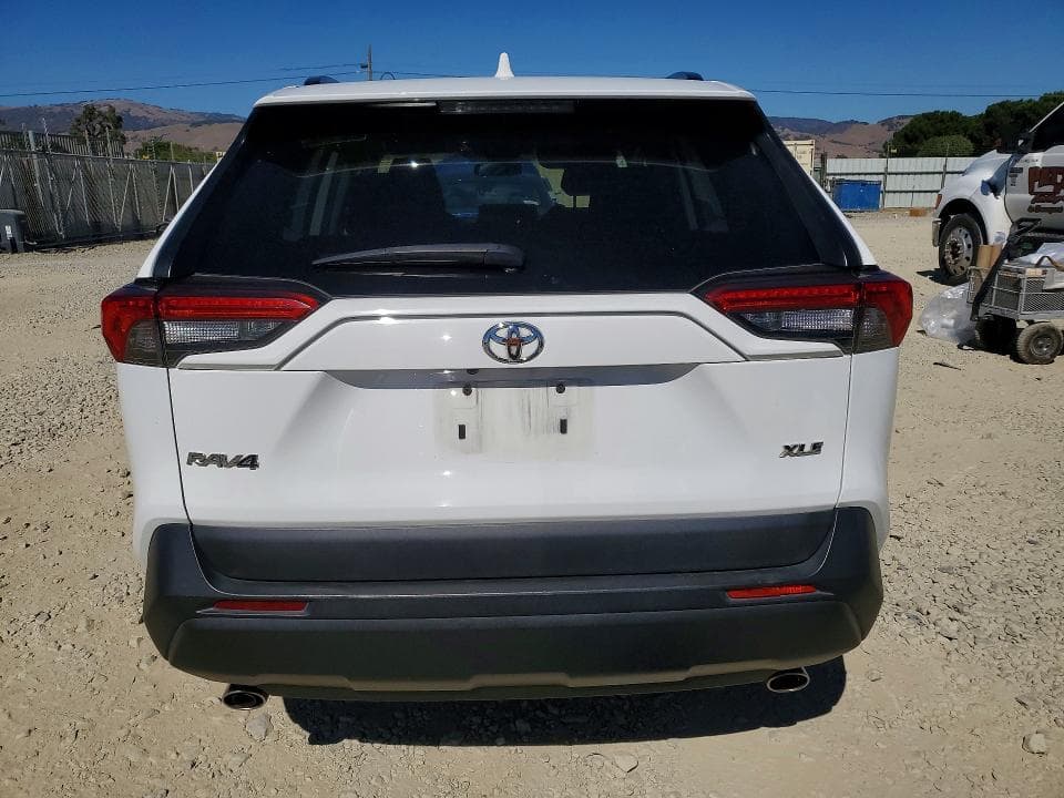 2022 TOYOTA RAV4 XLE 6