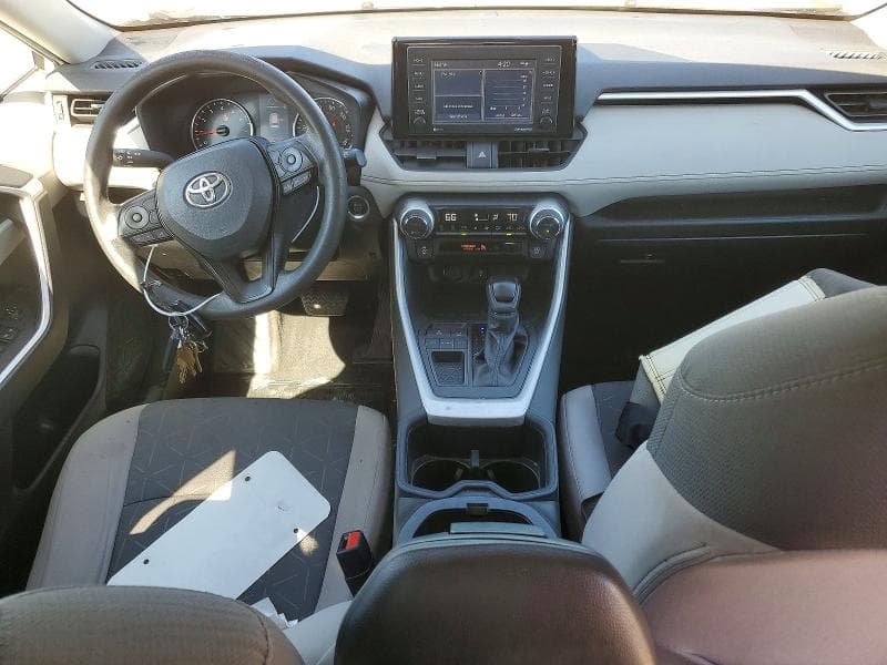 2022 TOYOTA RAV4 XLE 8