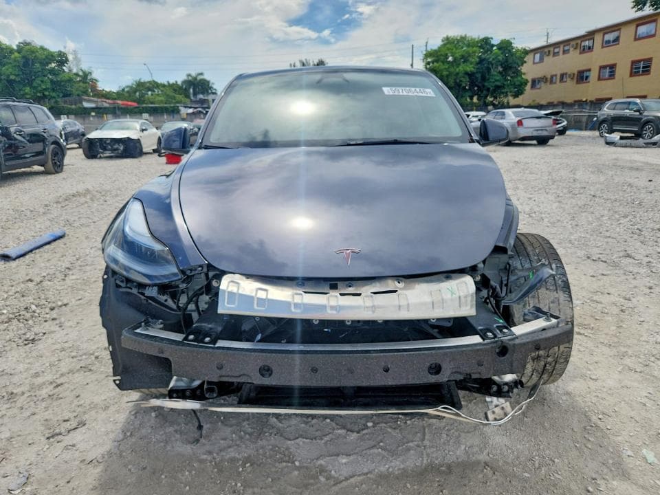 2025 TESLA MODEL Y 5