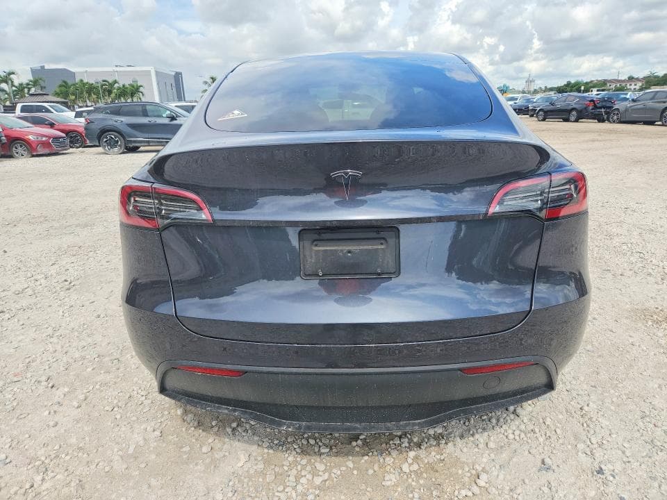 2025 TESLA MODEL Y 6