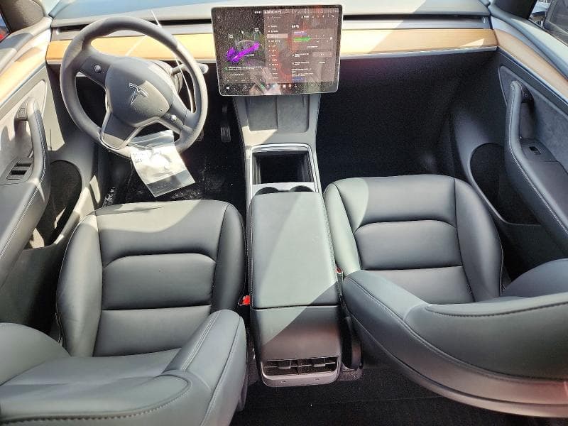 2025 TESLA MODEL Y 8