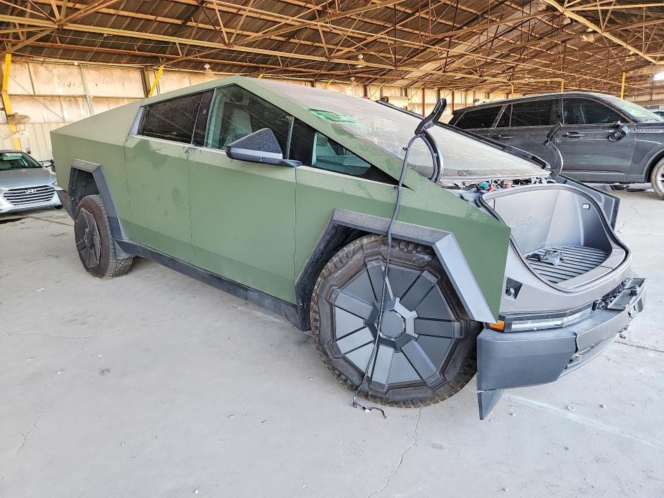 2025 TESLA CYBERTRUCK 4
