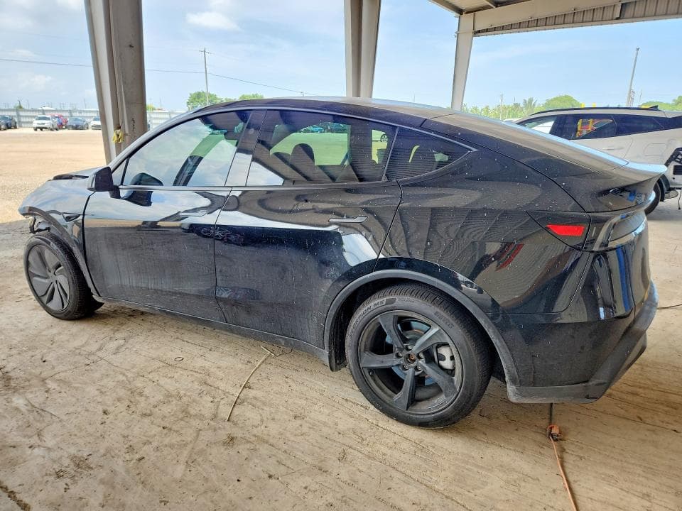 2026 TESLA MODEL Y 2