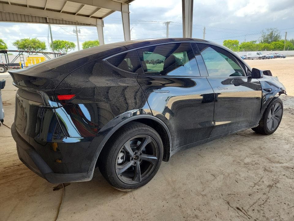 2026 TESLA MODEL Y 3
