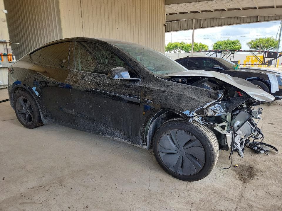 2026 TESLA MODEL Y 4