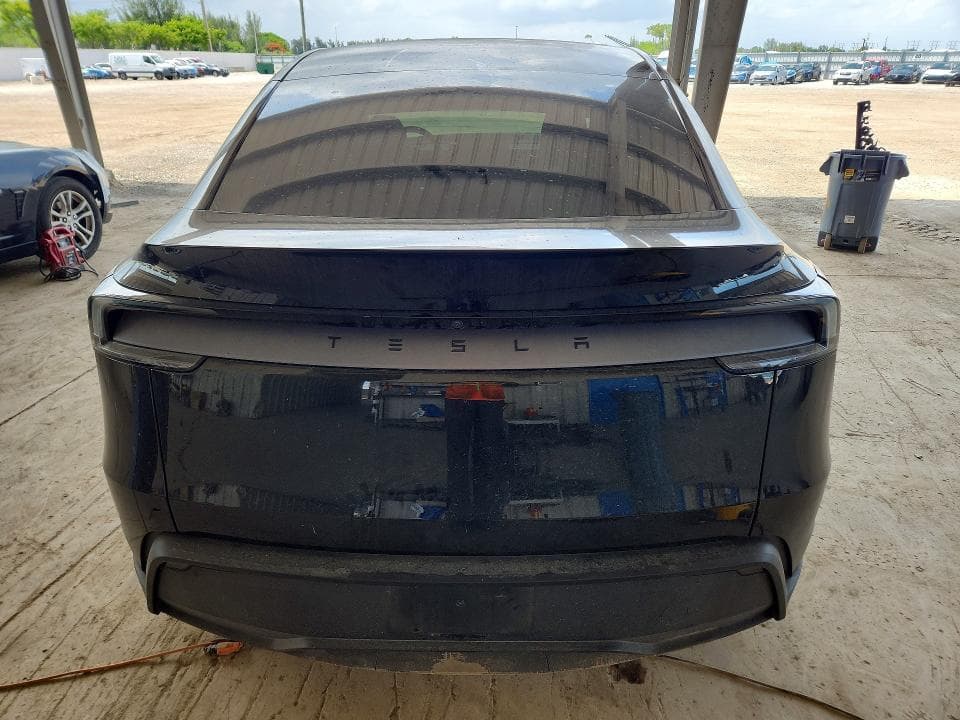 2026 TESLA MODEL Y 6