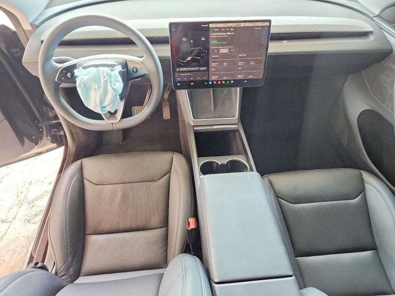 2026 TESLA MODEL Y 8