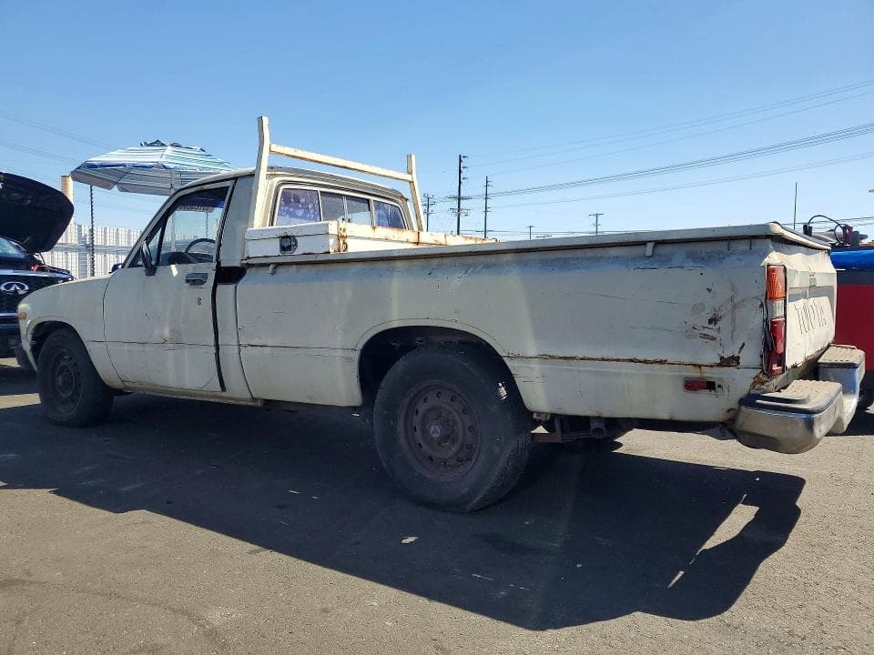 1982 TOYOTA PICKUP / CAB CHASSIS 1/2 TON DLX 1/2 TON DLX 2
