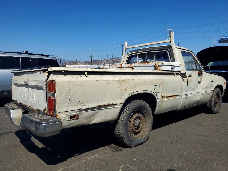 1982 TOYOTA PICKUP / CAB CHASSIS 1/2 TON DLX 1/2 TON DLX 3
