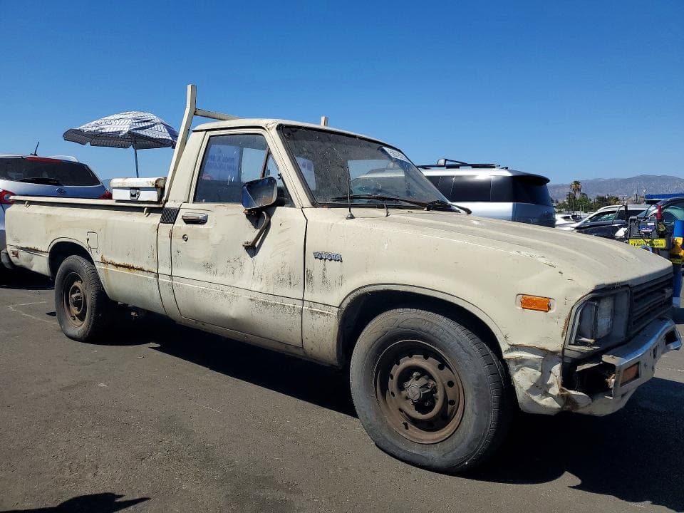 1982 TOYOTA PICKUP / CAB CHASSIS 1/2 TON DLX 1/2 TON DLX 4