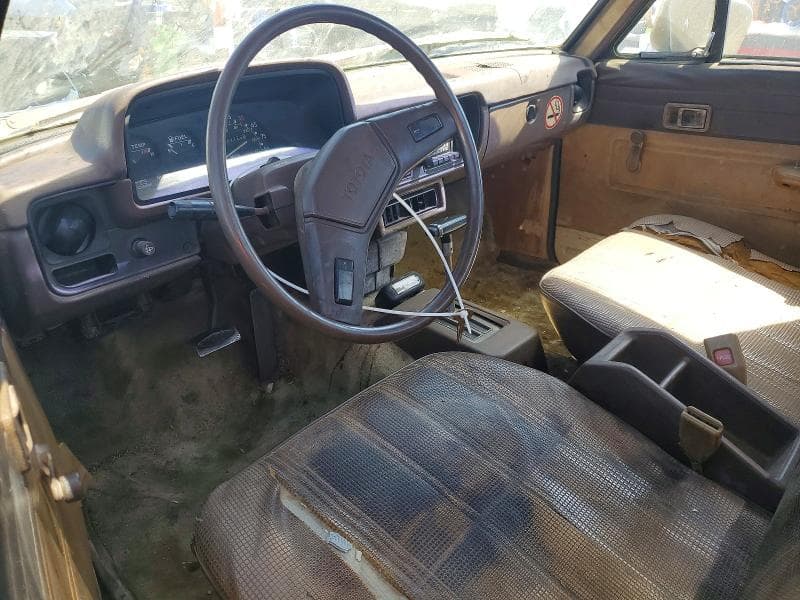 1982 TOYOTA PICKUP / CAB CHASSIS 1/2 TON DLX 1/2 TON DLX 8