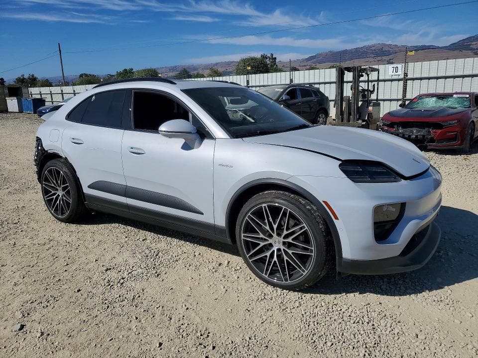 2024 PORSCHE MACAN 4 4