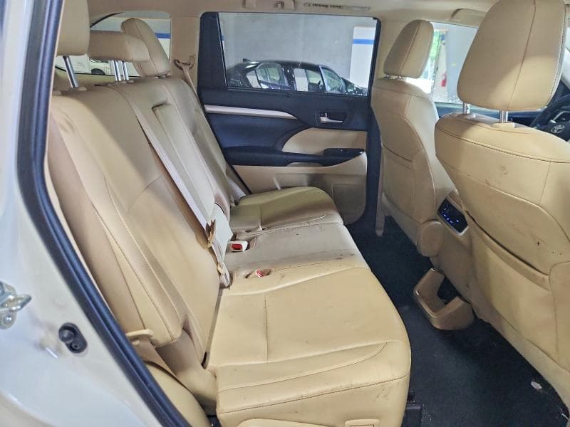 2019 TOYOTA HIGHLANDER XLE 11