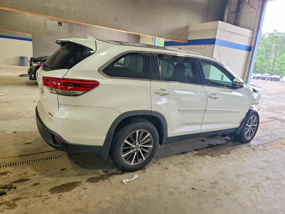 2019 TOYOTA HIGHLANDER XLE 3