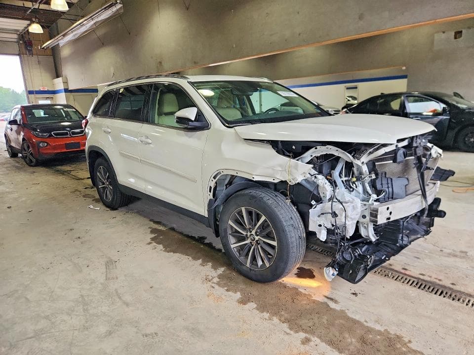 2019 TOYOTA HIGHLANDER XLE 4