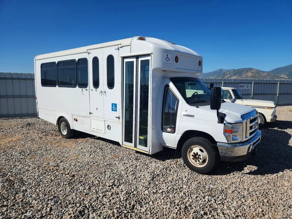 2017 FORD ECONOLINE E450 SUPER DUTY CUTAWAY VAN E450 SUPER DUTY CUTAWAY VAN 4
