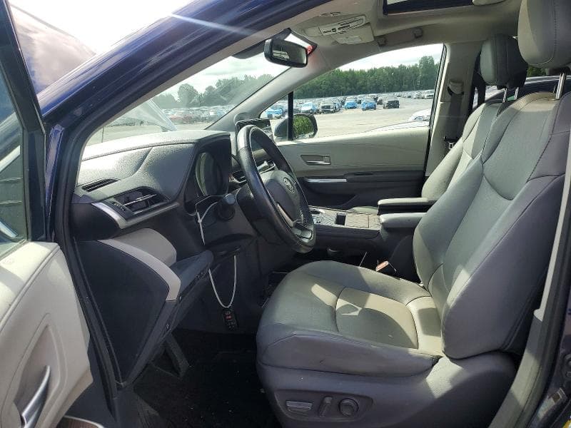 2021 TOYOTA SIENNA XLE 7
