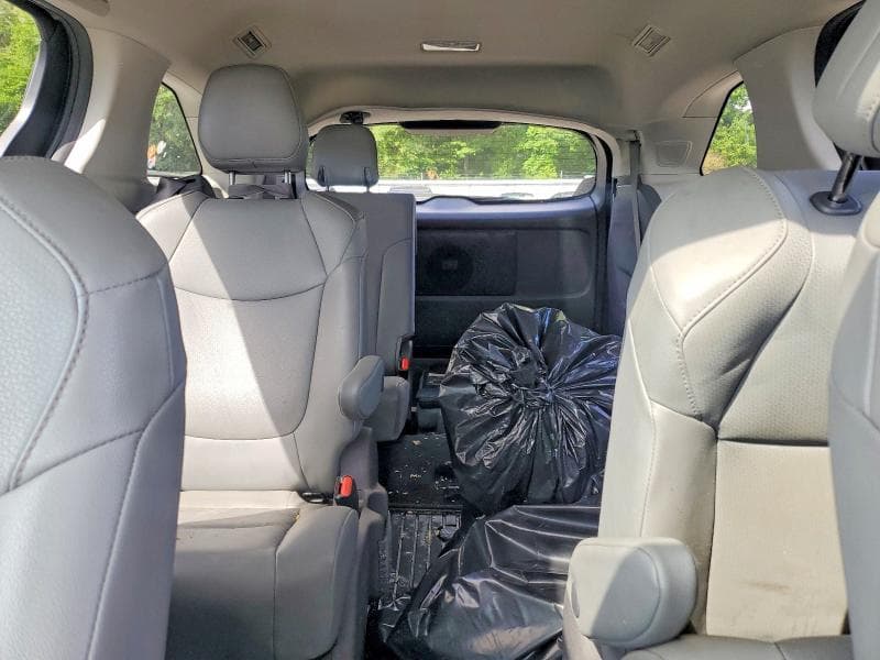 2021 TOYOTA SIENNA XLE 10
