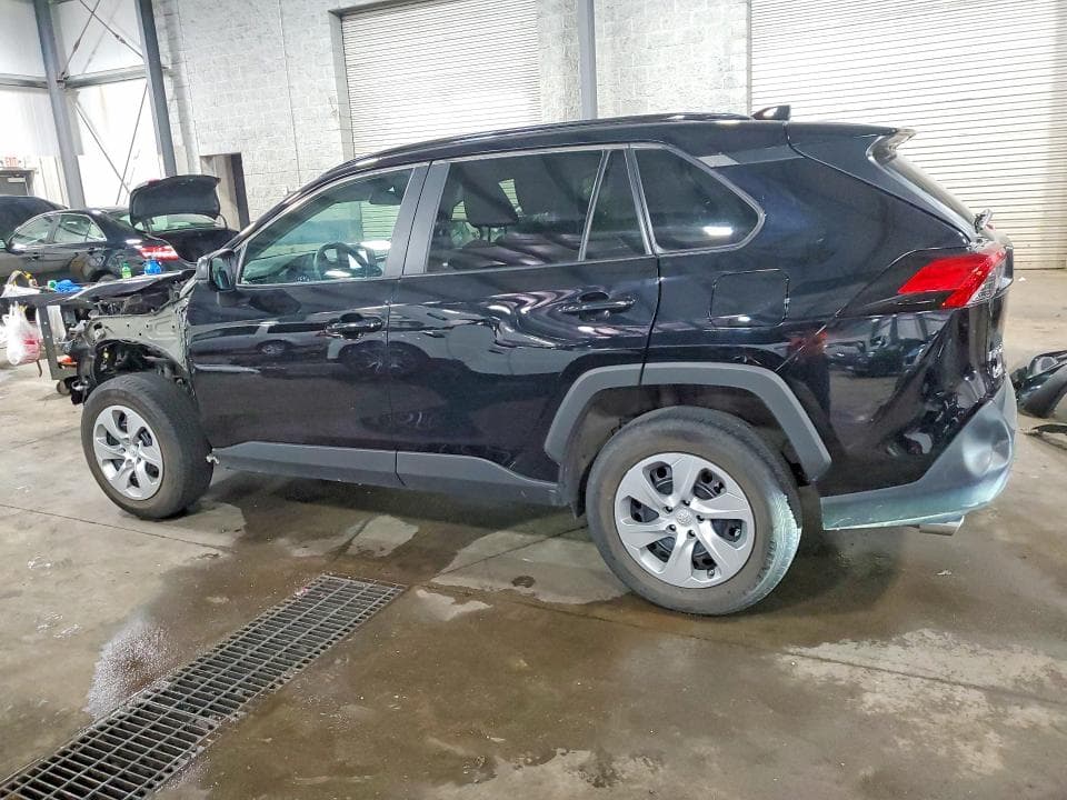 2021 TOYOTA RAV4 LE 2
