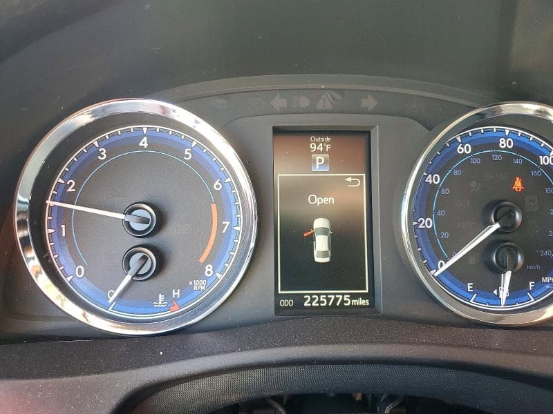 2017 TOYOTA COROLLA SE 9