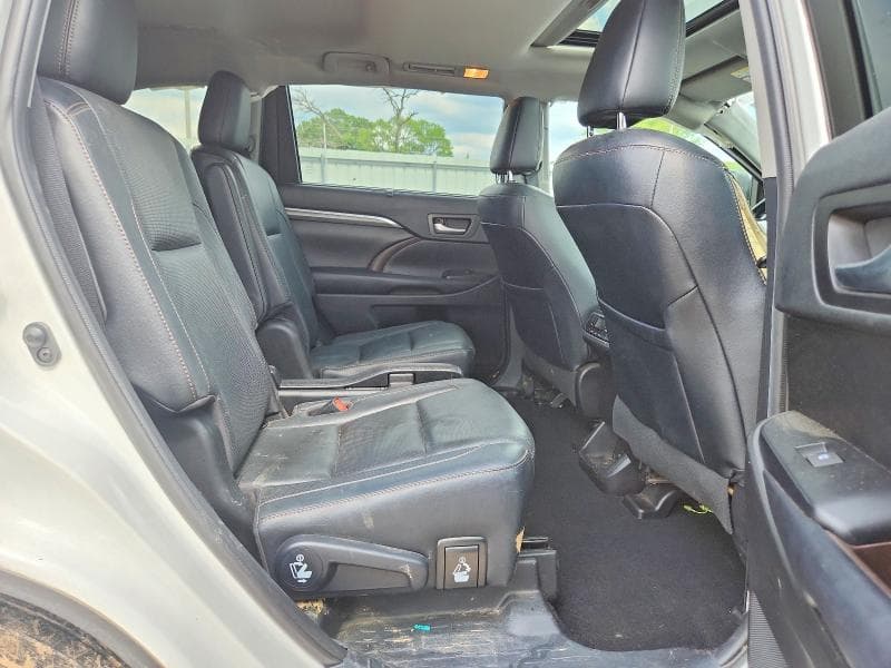 2019 TOYOTA HIGHLANDER LIMITED 11