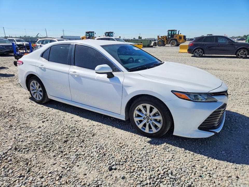 2019 TOYOTA CAMRY LE 4