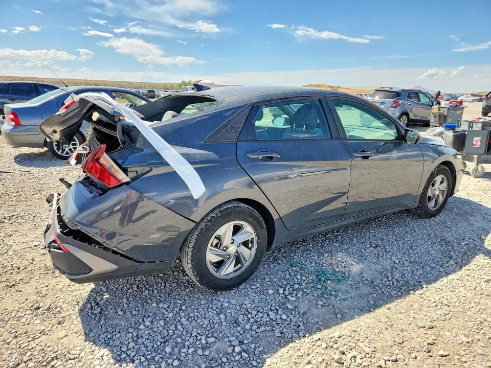 2024 HYUNDAI ELANTRA SE 3